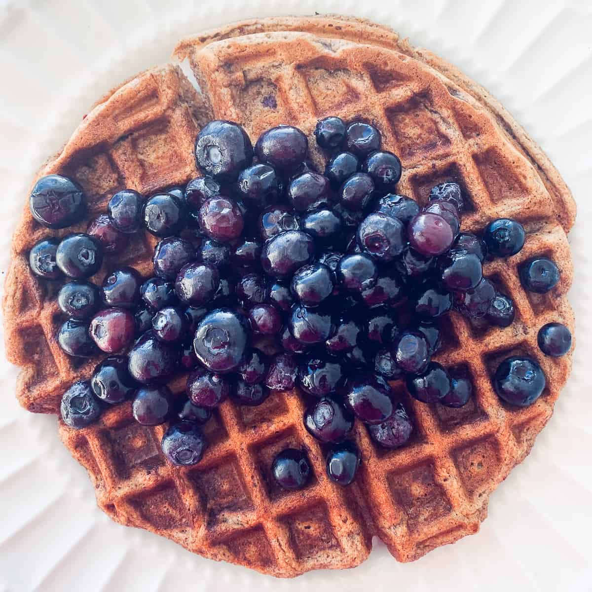 https://danielsplate.com/wp-content/uploads/2021/05/banana-oatmeal-waffles-4.jpg