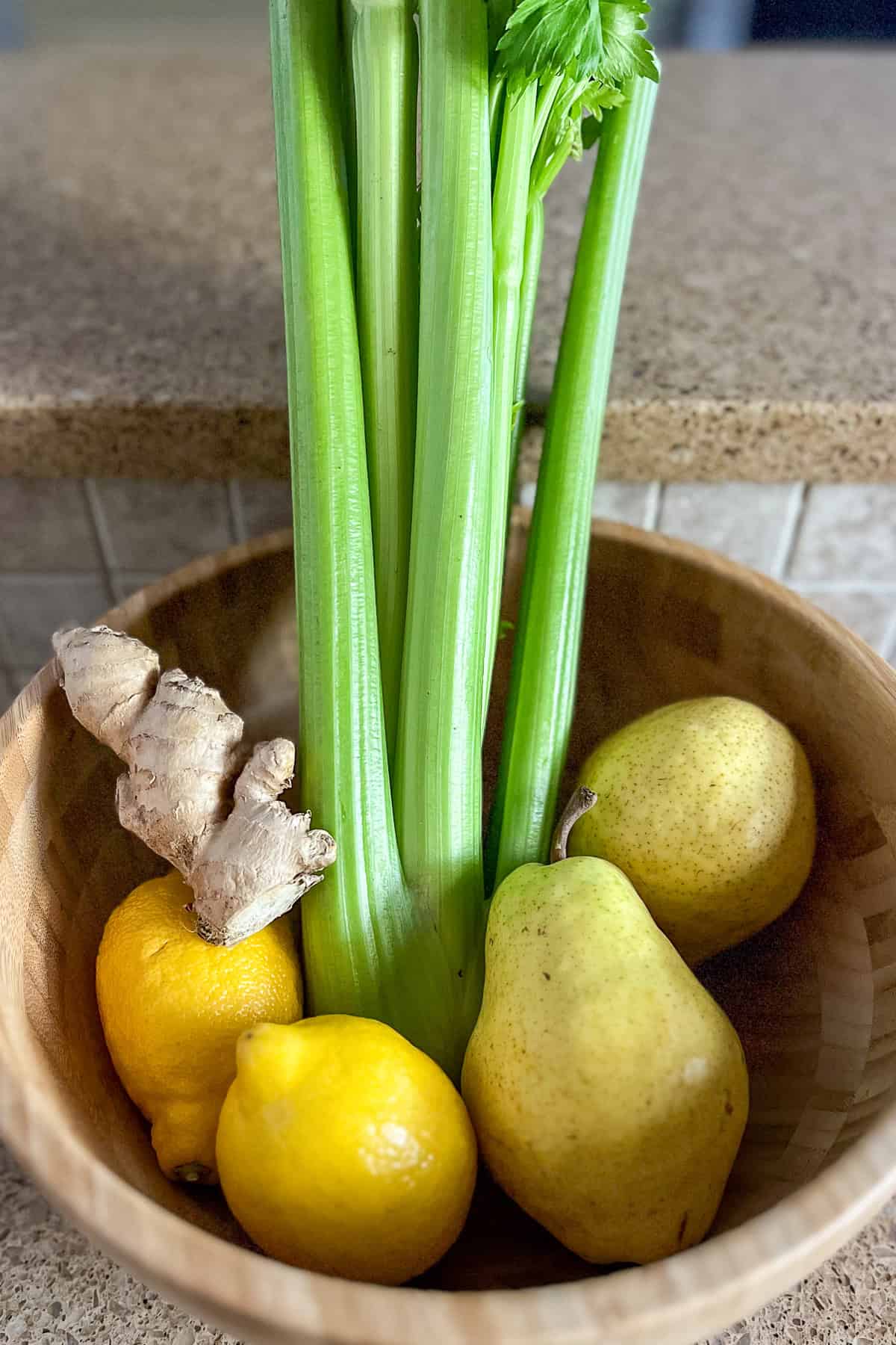 Ingredients for the celery pear ginger juice with lemon.